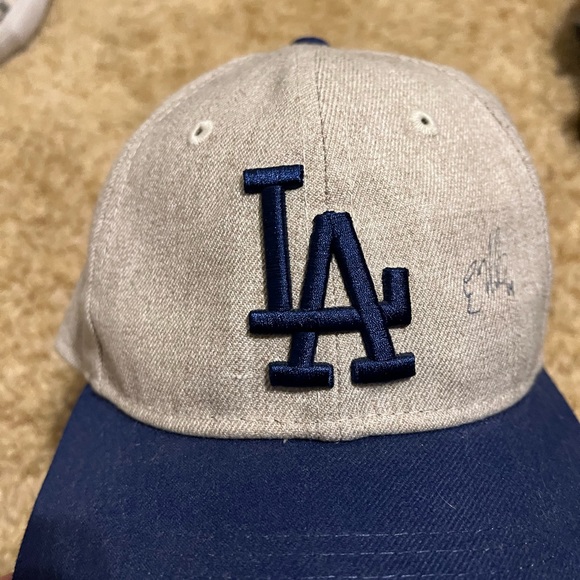 New Era Other - dodgers hat signed